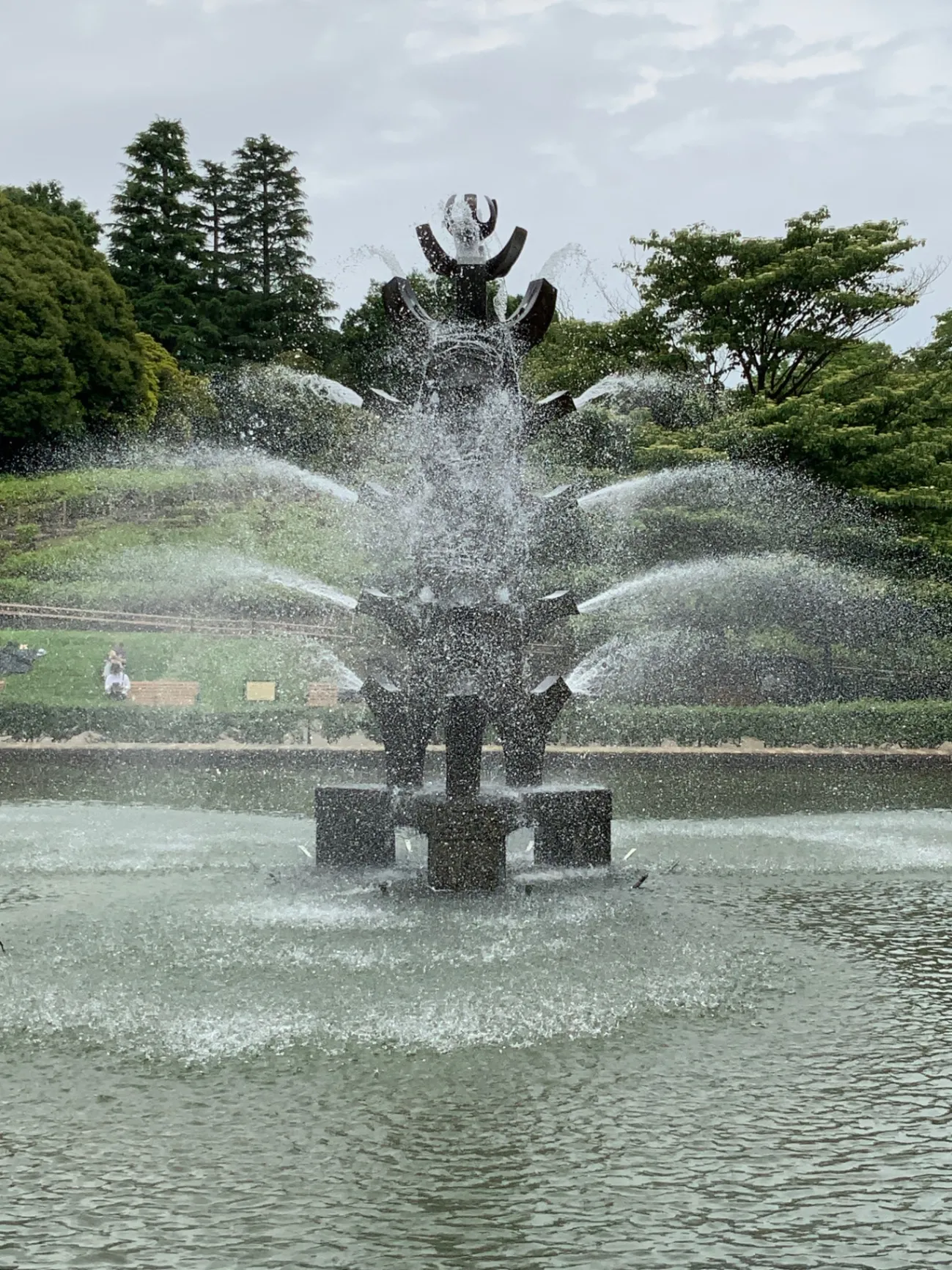 大迫力の水量！“格”の違いを感じさせる「世田谷公園」の噴水｜偏愛東京