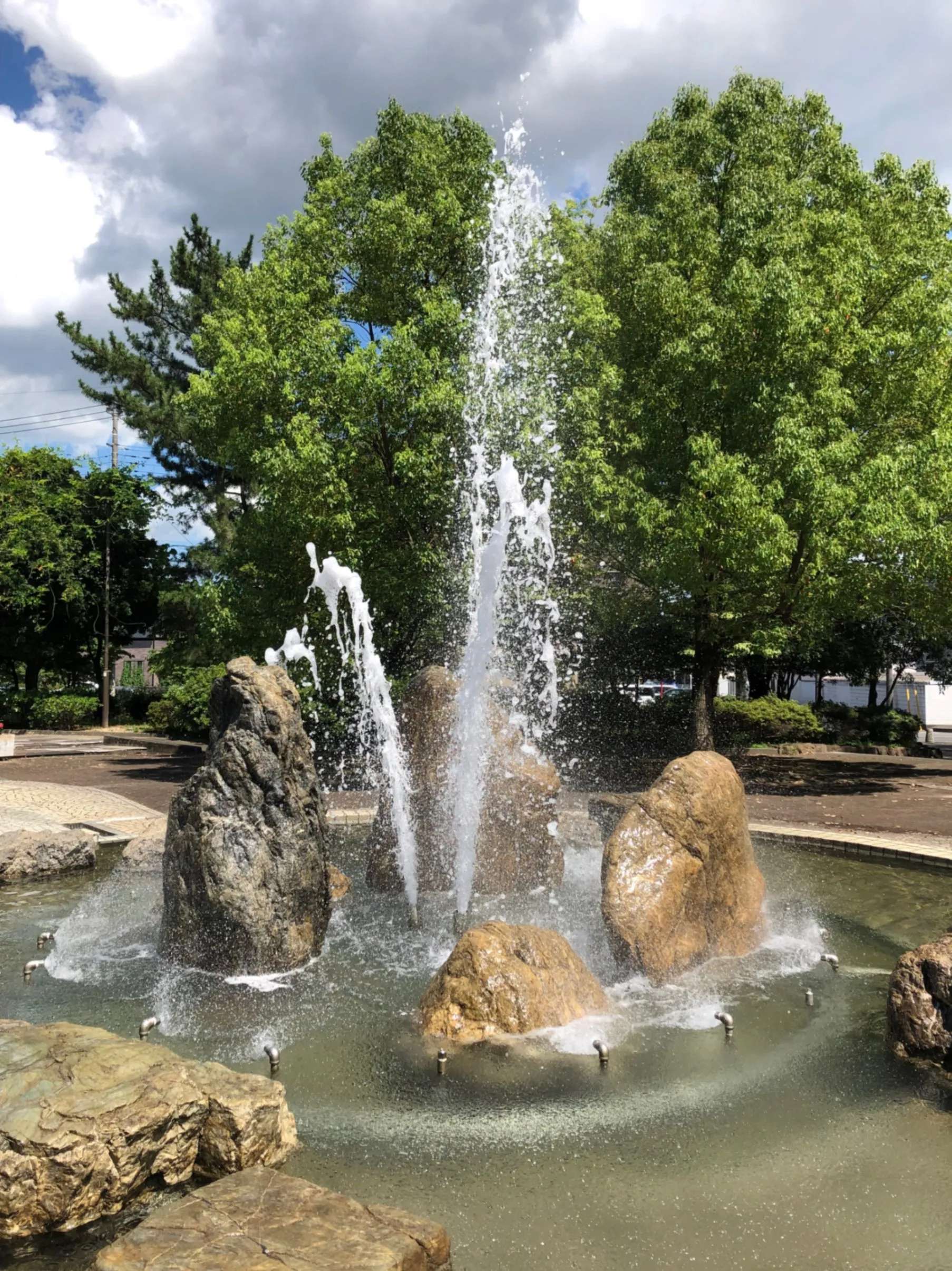 ほとばしる水のエネルギーを感じる！熊谷「中央公園」の噴水｜偏愛東京
