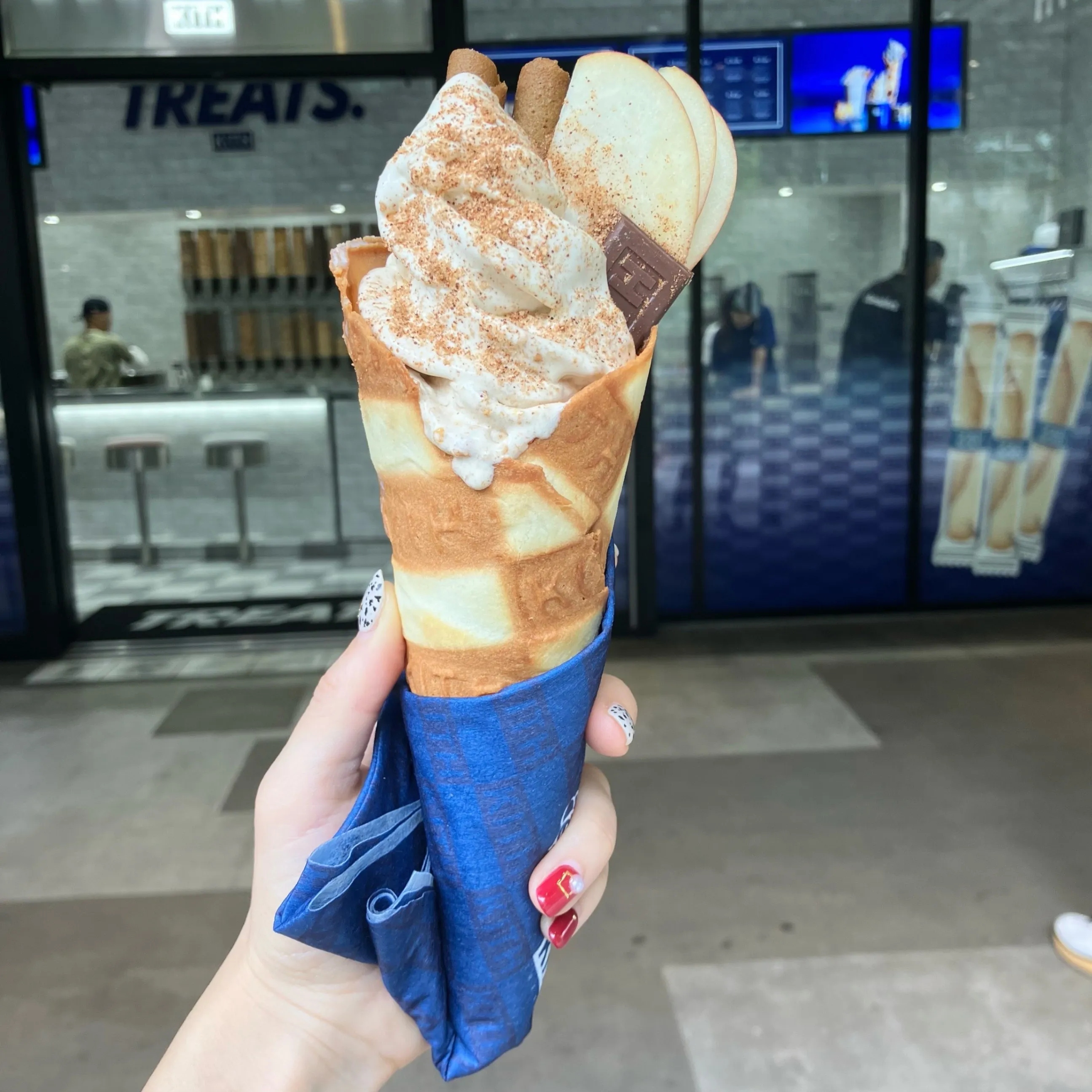 アイスクリーム MIYASHITA PARKで食べる海外チックな甘々オリジナルアイスクリーム