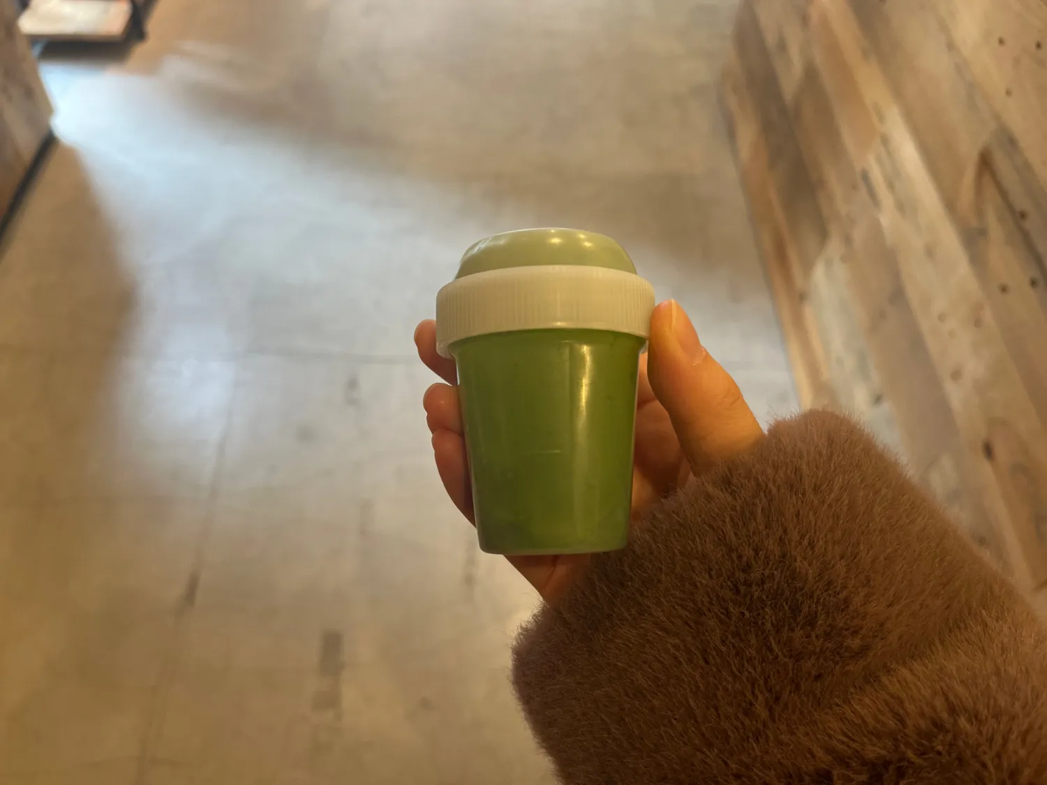 シェイカーの底に洗濯機のような突起があって、振るだけで最高なお抹茶の濃縮液ができる。優秀すぎる。