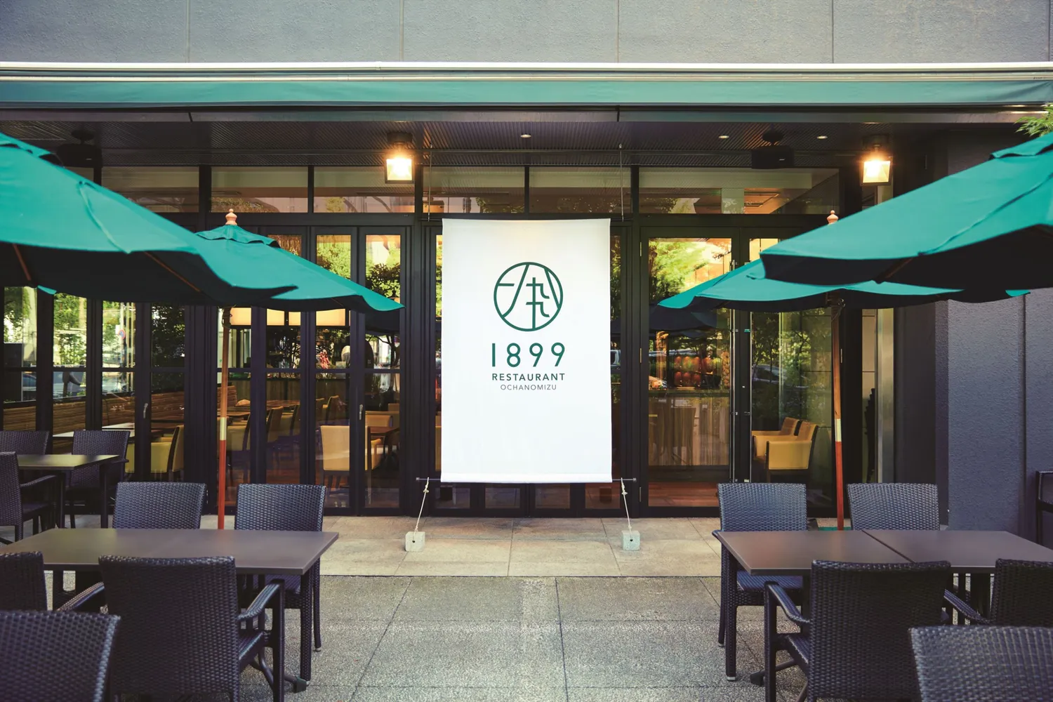 開放感あふれる明るい店内。ふらっと寄れる気軽さも◎。