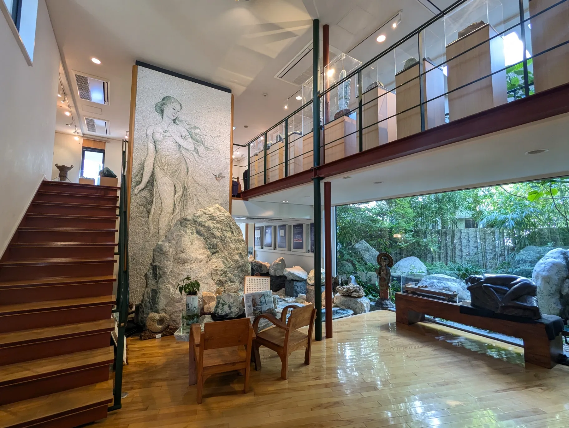 超巨大原石をくり抜いた、豪華“翡翠原石風呂”も！世界で唯一！？の