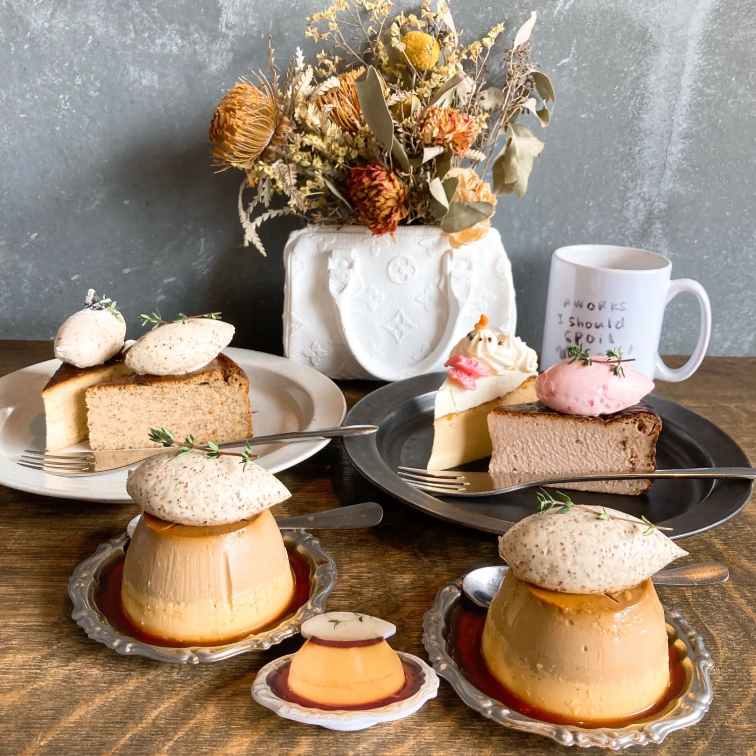 チーズケーキのようなむっちり固めプリンも人気