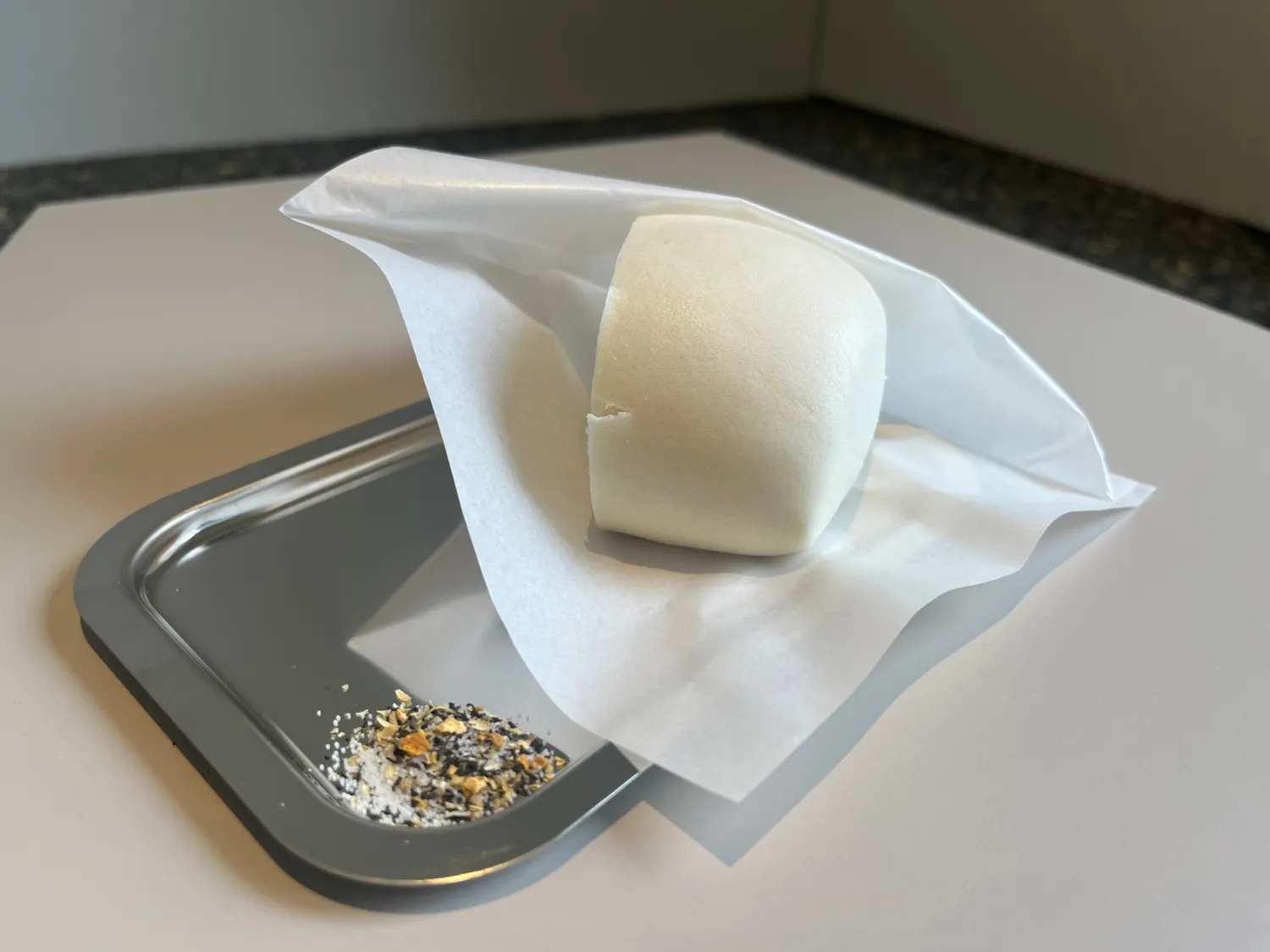 さらっと食べられるのに、満足度が高い逸品。茶塩がクセになる。