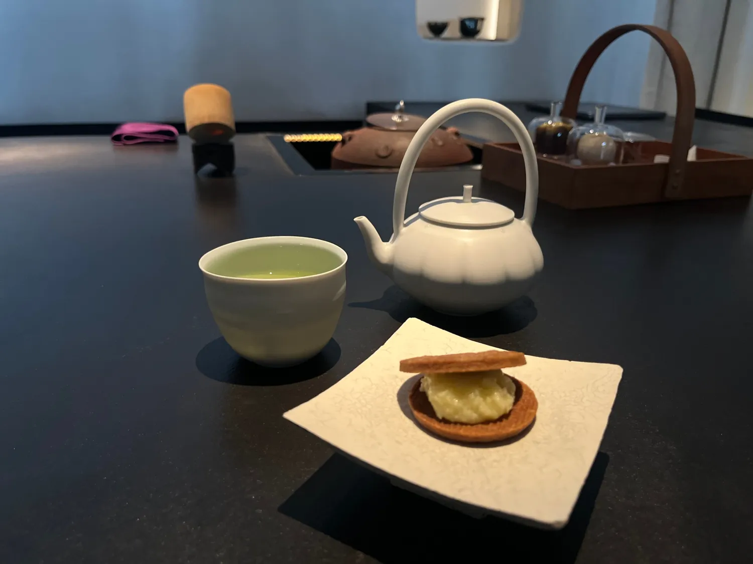 甘さと豊かなコクのあるトリュフバターをザクホロ食感のクッキーでサンド。クセになる味わい。