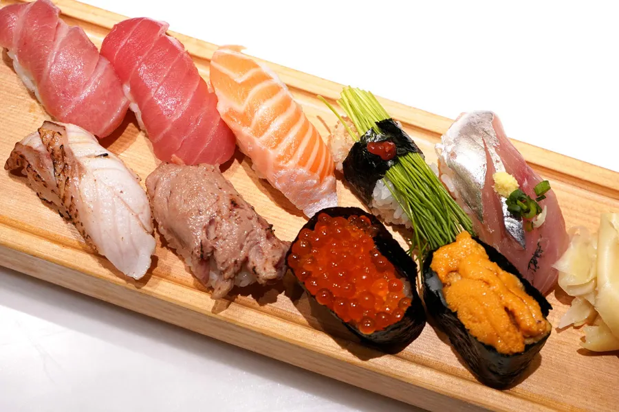 大トロ、ウニも！上野「板前寿司」で一人寿司食べ放題