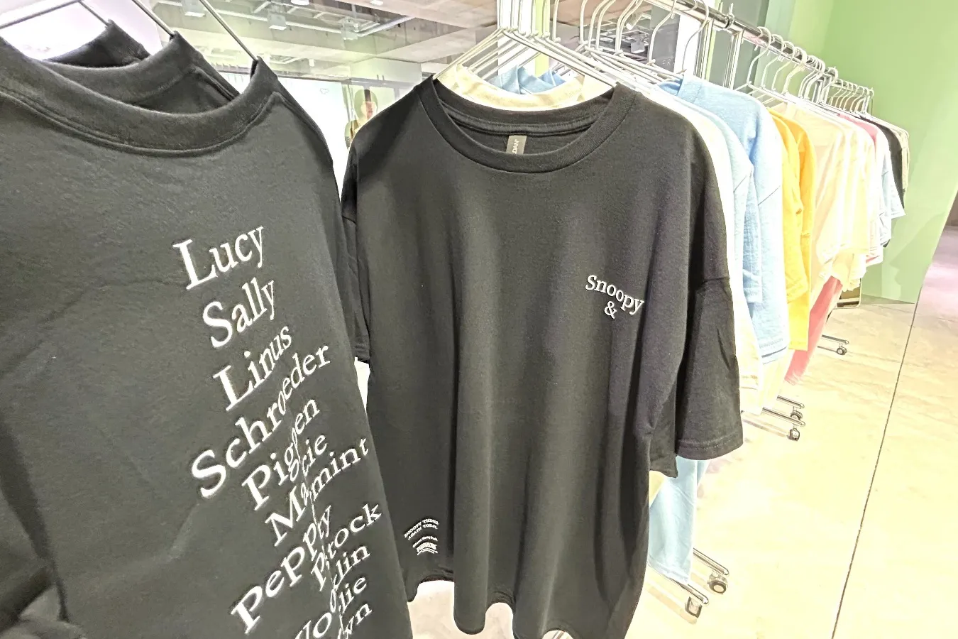 ▲「ピーナッツ・ギャング Tee」（4,950円）