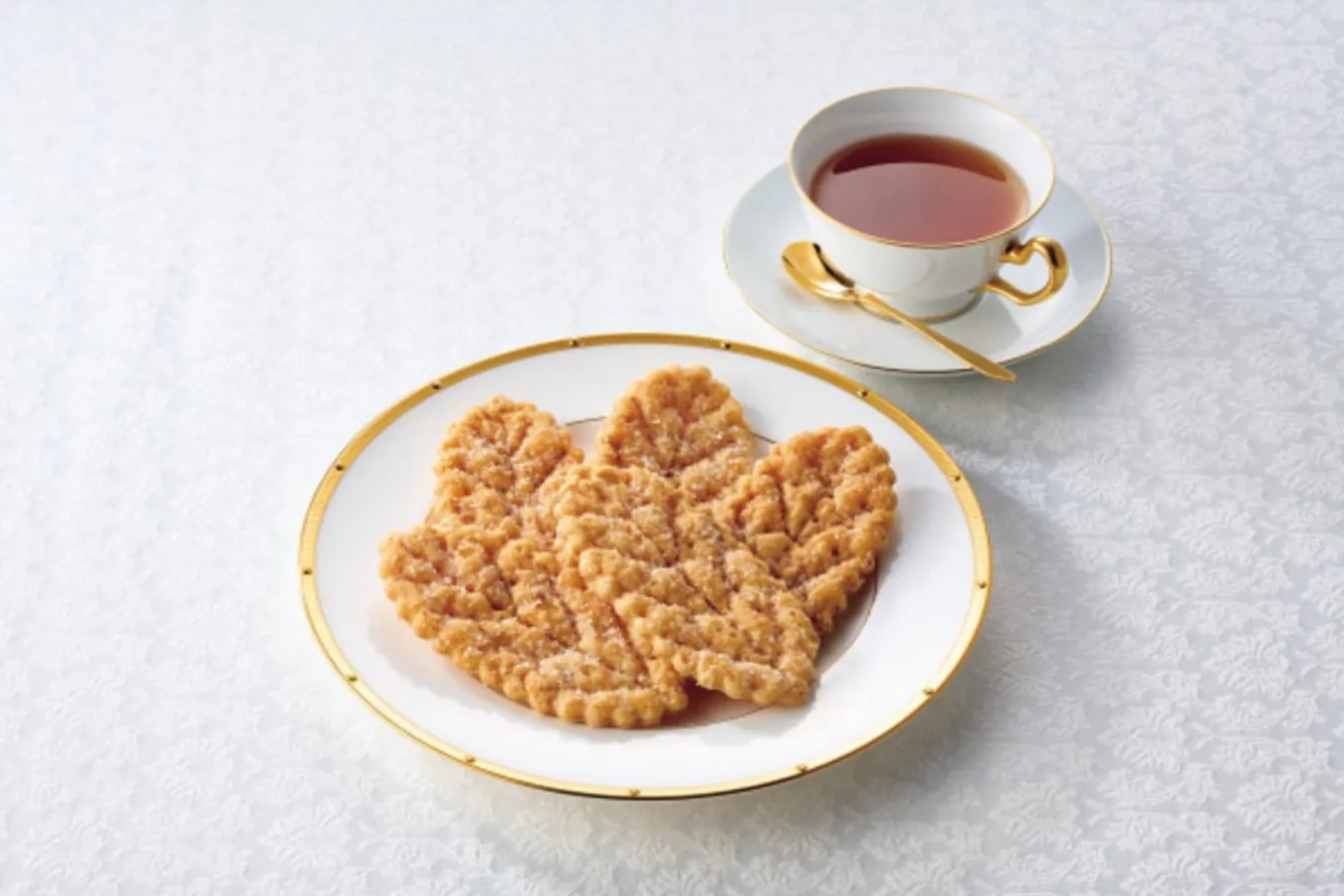 ▲「たっぷり発酵バターのリーフパイ」は、サクサク・ホロホロとしたパイの食感と、口いっぱいに広がるバターの風味が楽しめる