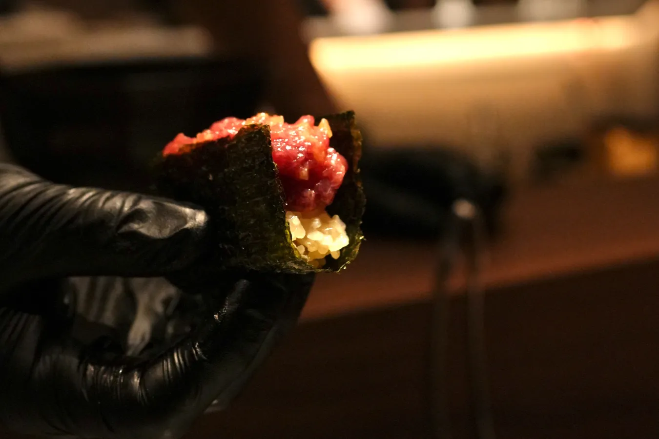 ▲できたてを手渡しで提供してくれます