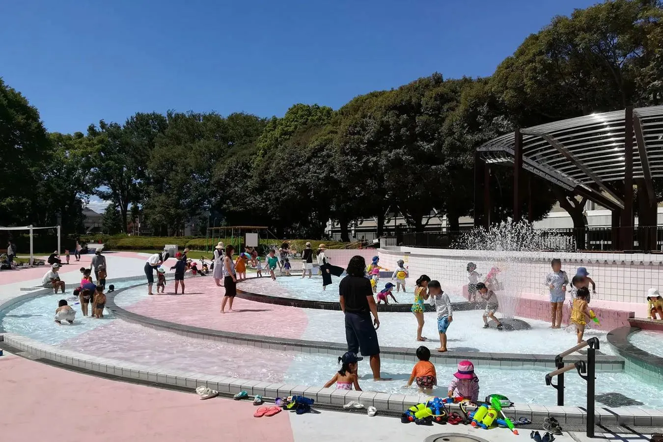 東京「じゃぶじゃぶ池・水遊び場」がある公園10選【2025】_2515486