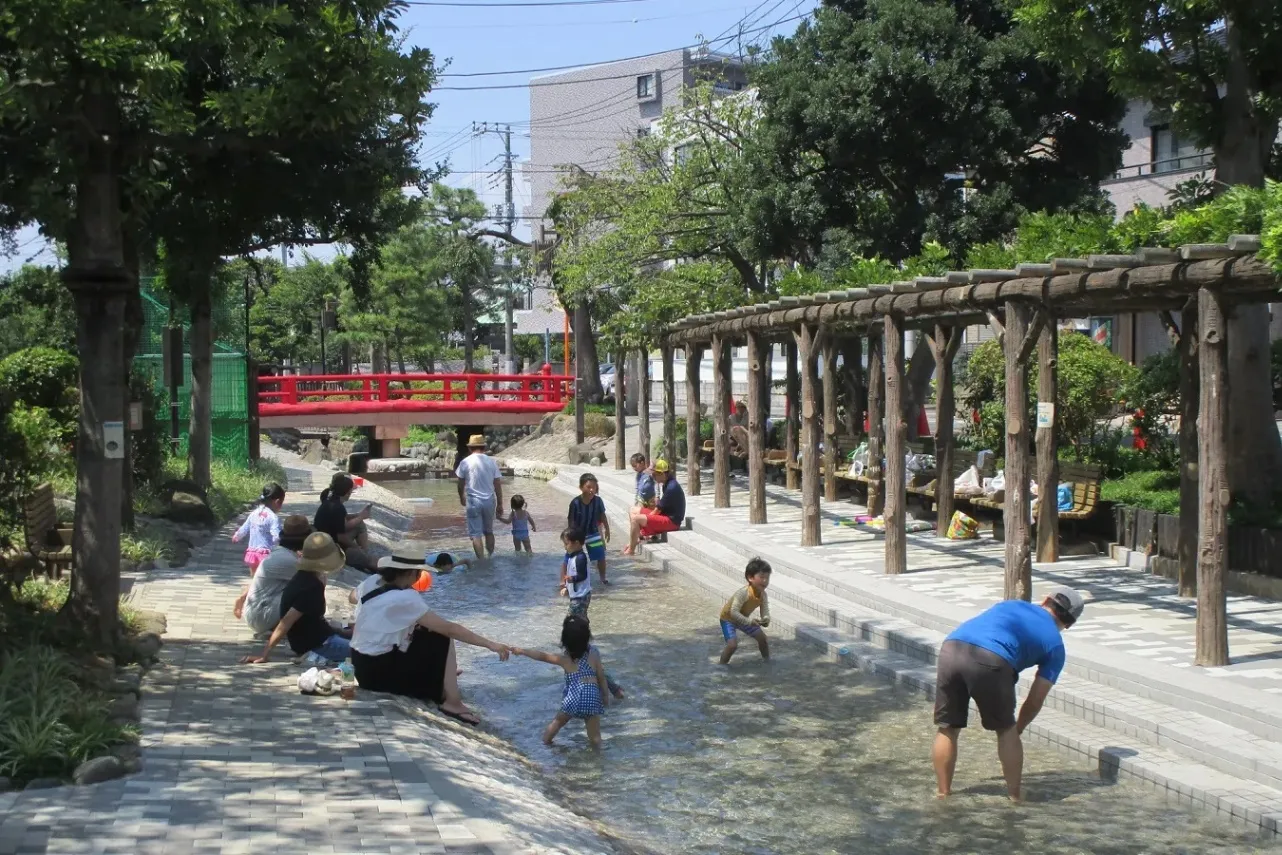 東京「じゃぶじゃぶ池・水遊び場」がある公園8選【2026】_3707160