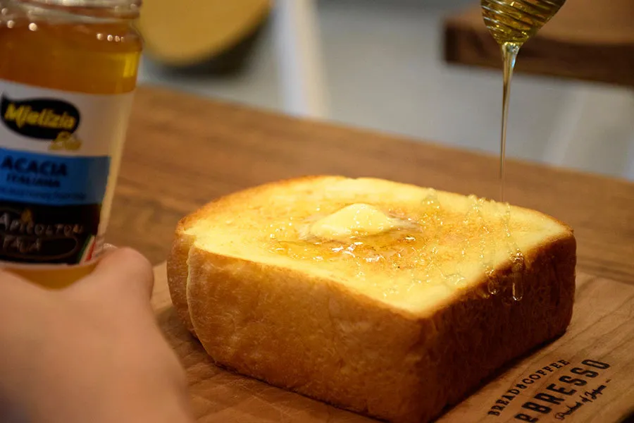 とろ～りハチミツかけ放題！17種のふわふわ厚切りトーストが人気の大阪発「食パン専門店」が関東初出店