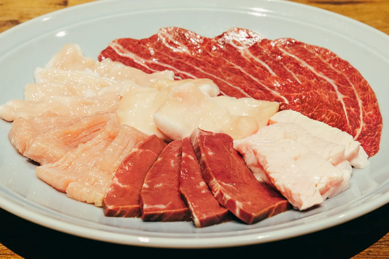 ▲「名物！ホルモン盛り合わせ（塩）」（1,320円）