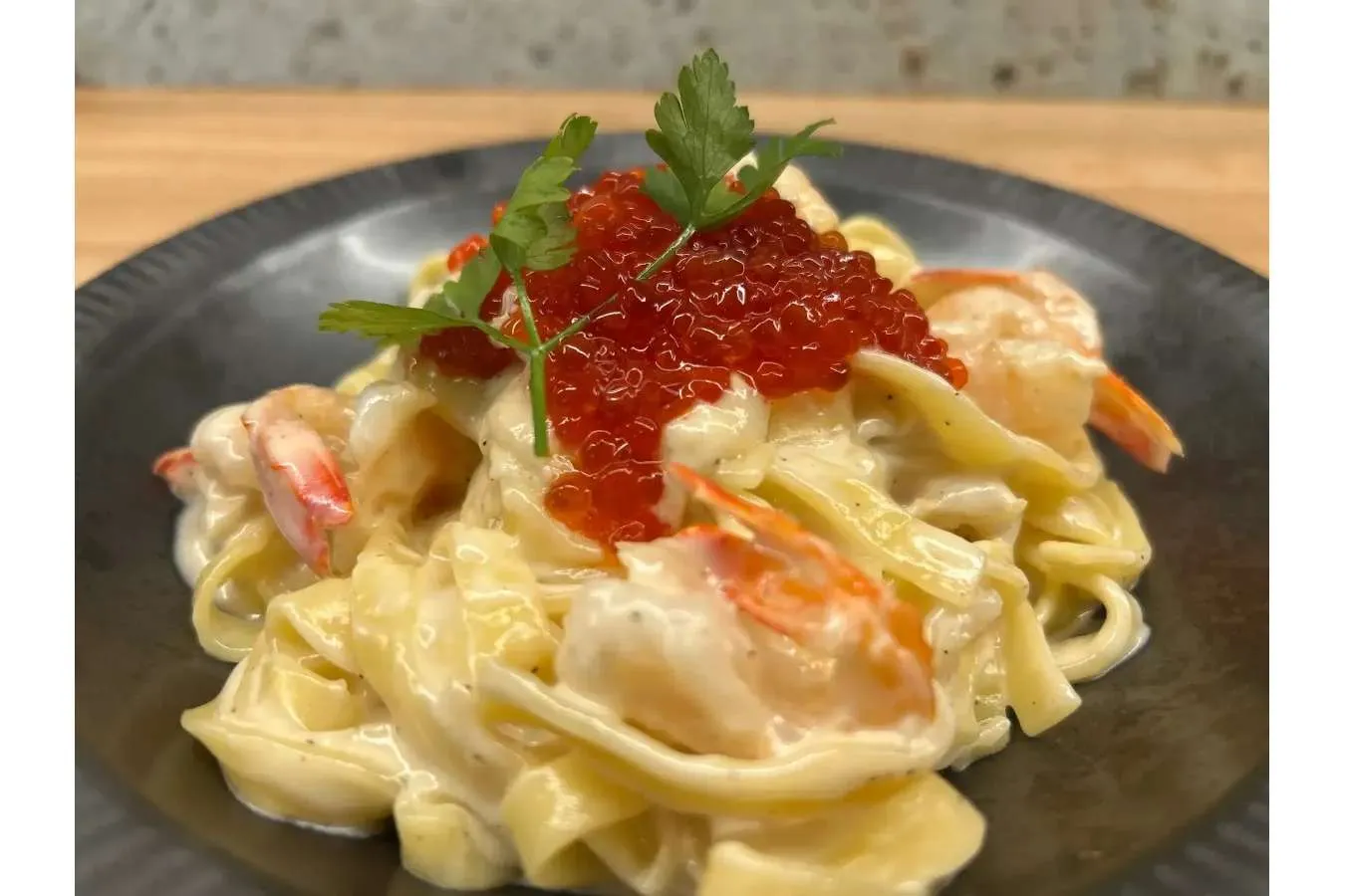 ▲「海老といくらのクリームソースパスタ、タリアテッレ」
