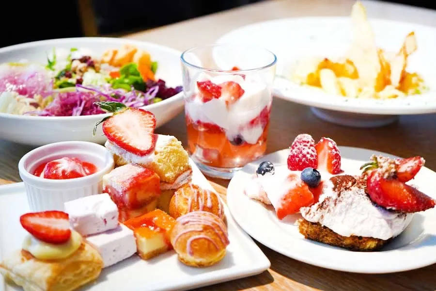 【東京駅】「AWkitchen TOKYO」イチゴデザートビュッフェ付きランチレポ