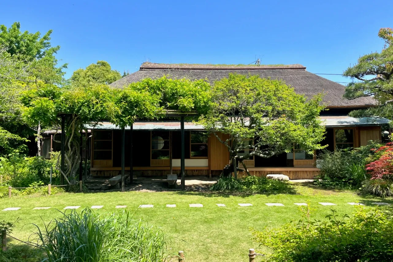 鎌倉の穴場スポット！文豪ゆかりの歴史的建造物「旧大佛次郎茶亭」のお庭を眺めに。_1943101