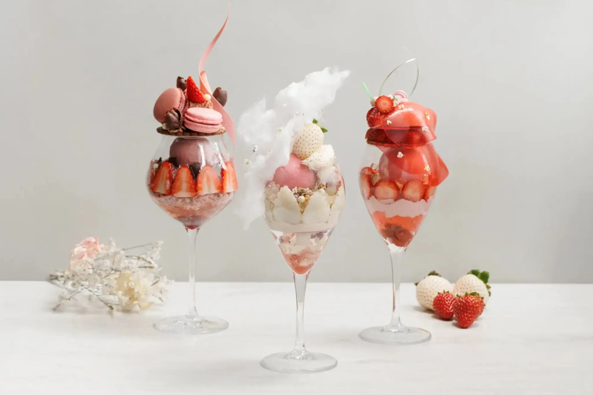 いちごパフェ☆様 イチゴ尽くし”の新作パフェ3種が登場！新宿「サロン ベイクアンド