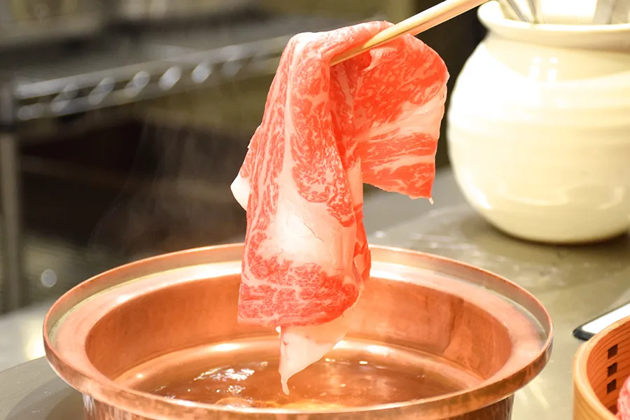 一人しゃぶしゃぶ専門店に、量り売りステーキも!?自分へのご褒美におすすめのディナー4選