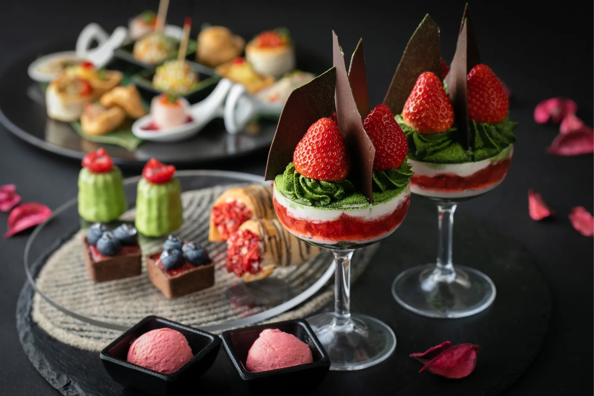 【新横浜プリンスホテル】“恋する八女茶。”を味わうイチゴとお茶のアフタヌーンティー