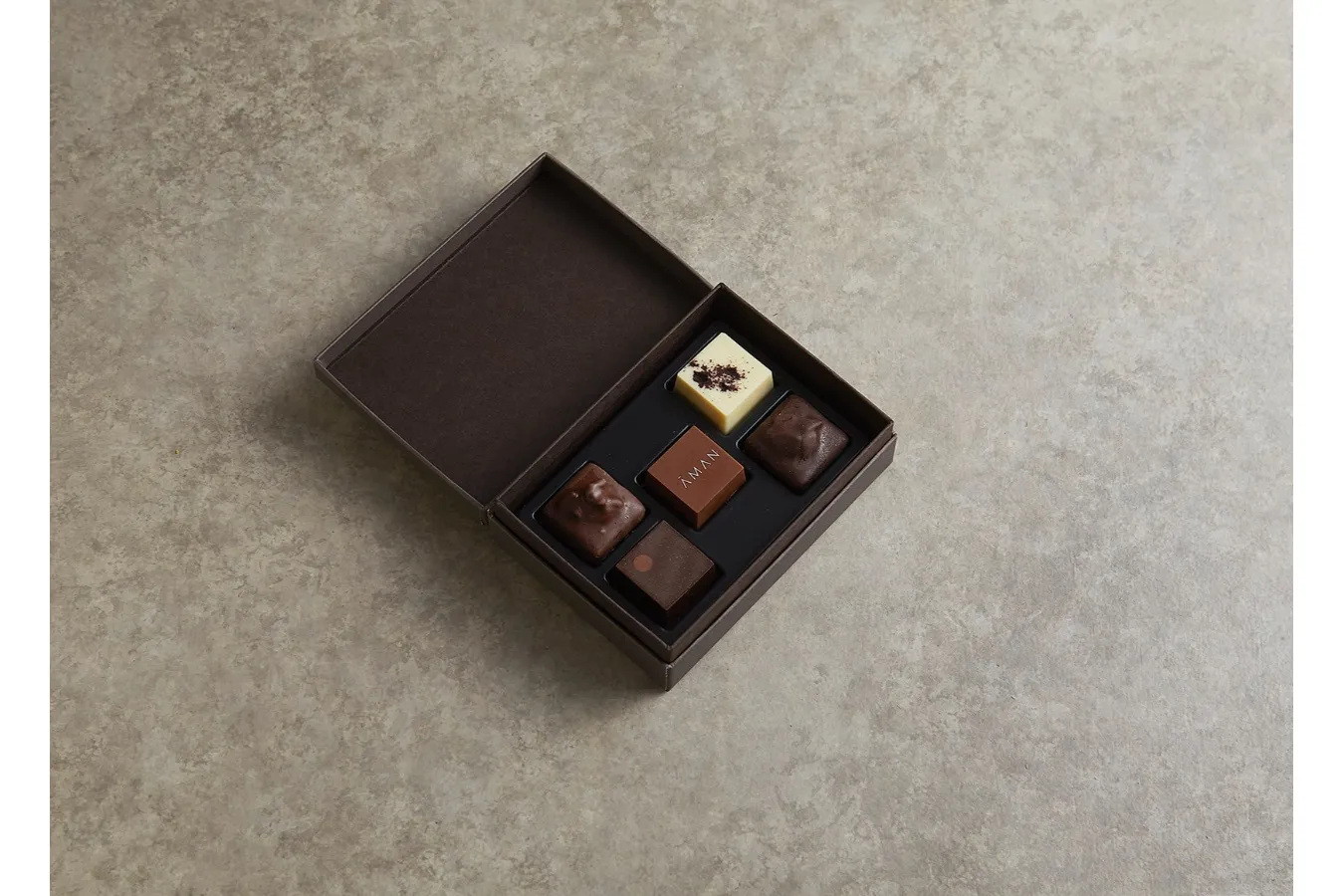 【アマン東京】25年のチョコレートコレクションが登場！和栗×ラム酒チョコレートも_2101056