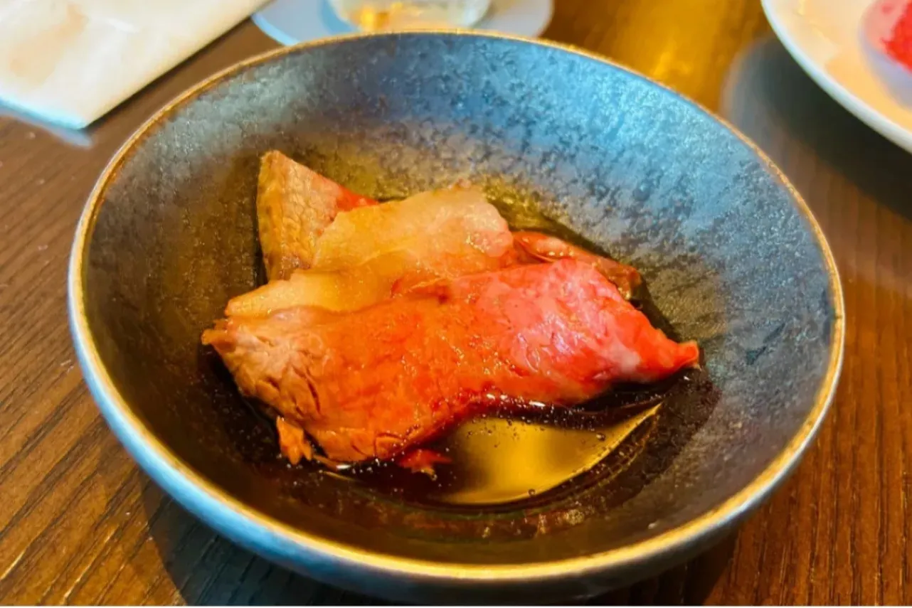 ▲国産牛のローストビーフ すき焼き仕立て