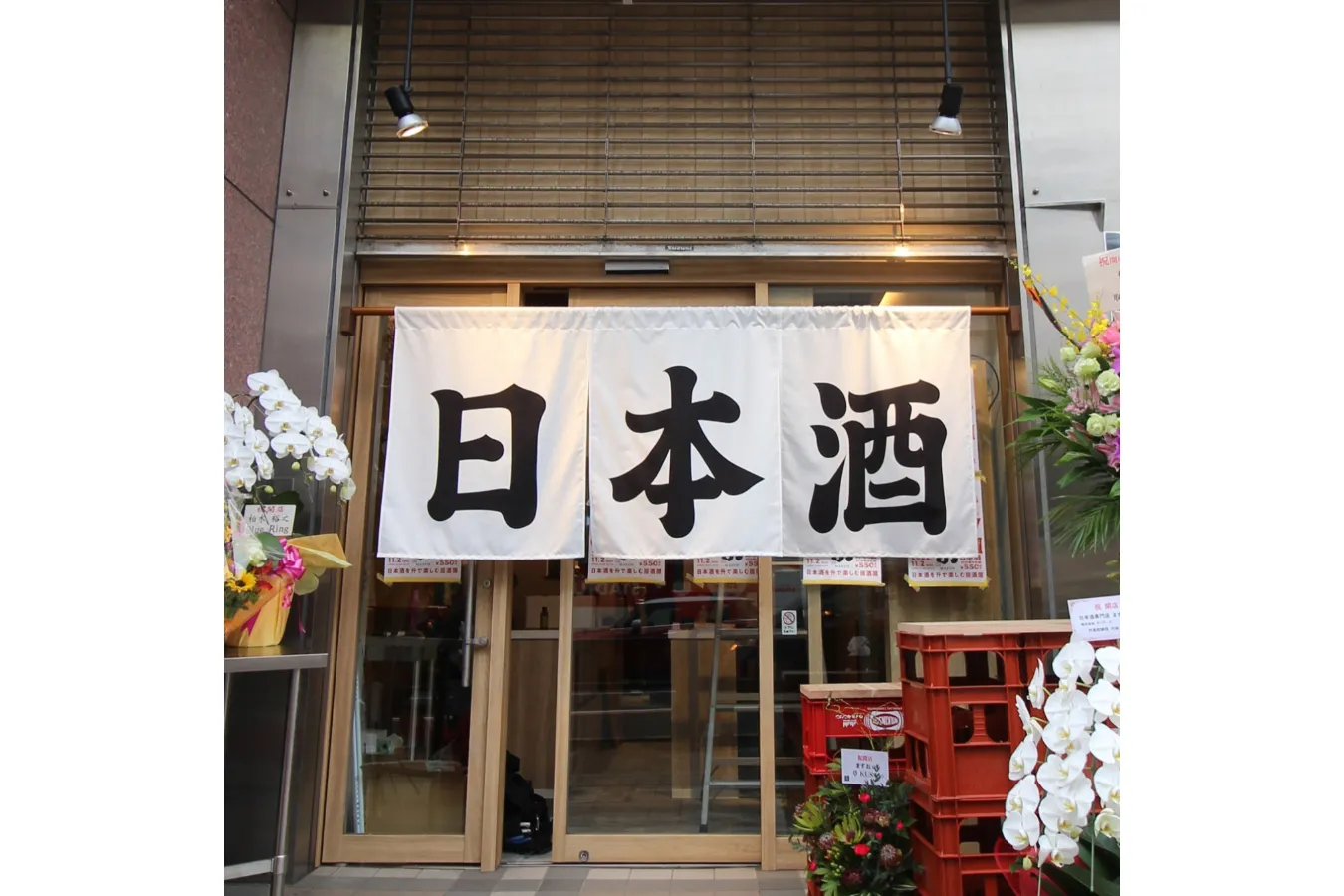▲「試験場通り」の路面に店を構える
