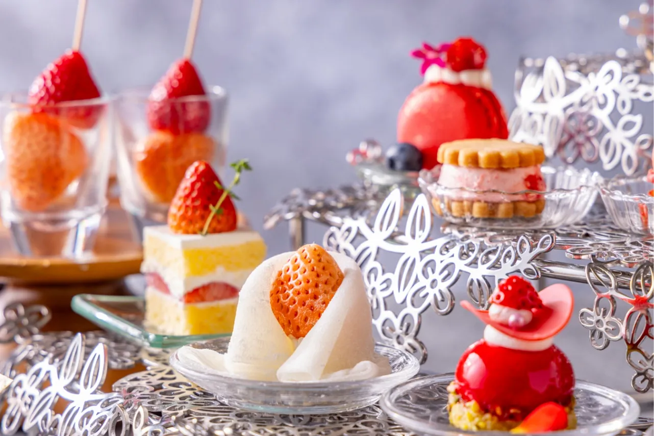 ▲左から「チョコレートフォンデュ いちご食べ比べ」「いちごショートケーキ」「いちご大福風」「いちごのマカロン」「いちごのバターサンド」「チーズムースいちご風」