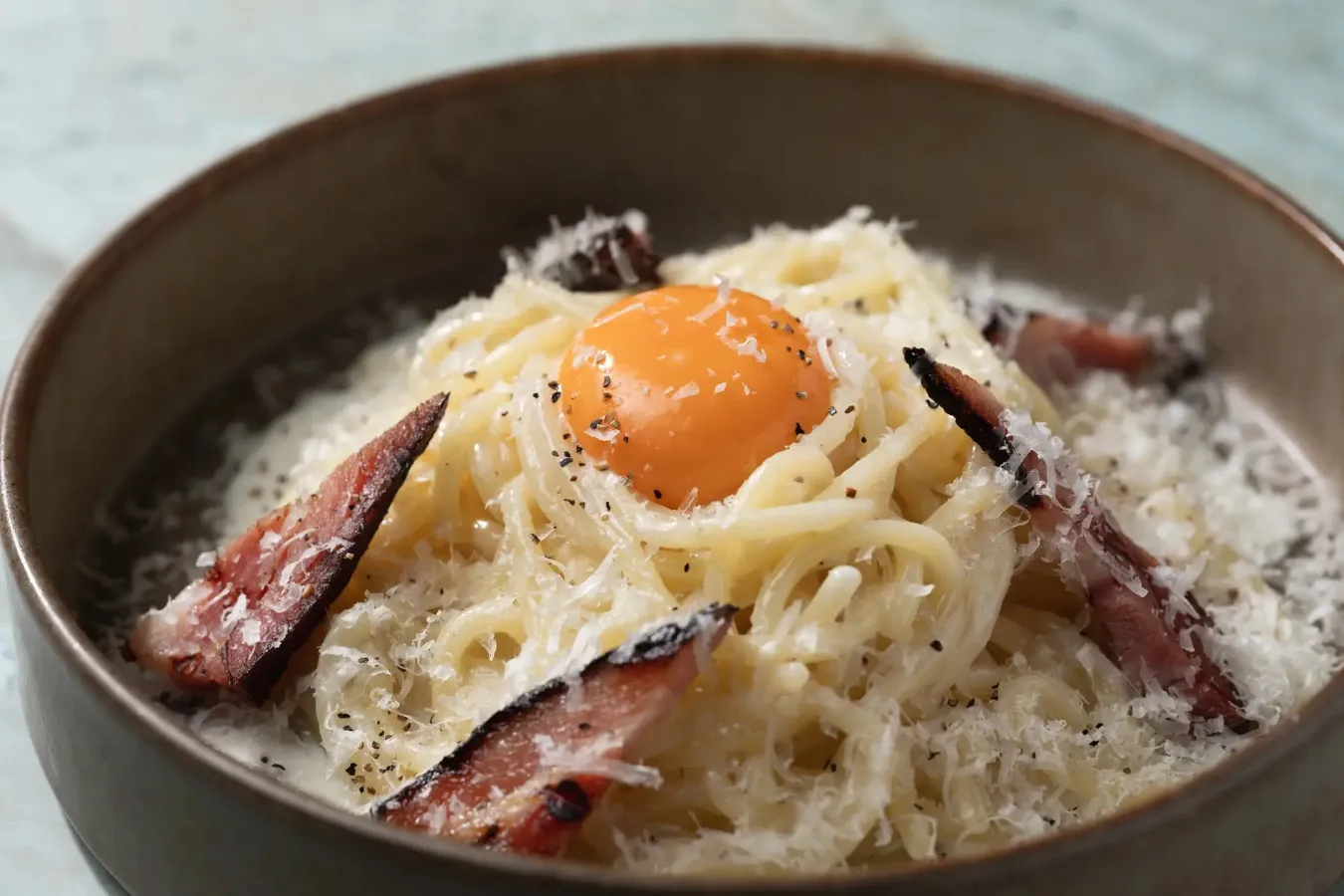 ▲「燻製ベーコンと削りたてパルミジャーノのカルボナーラ」