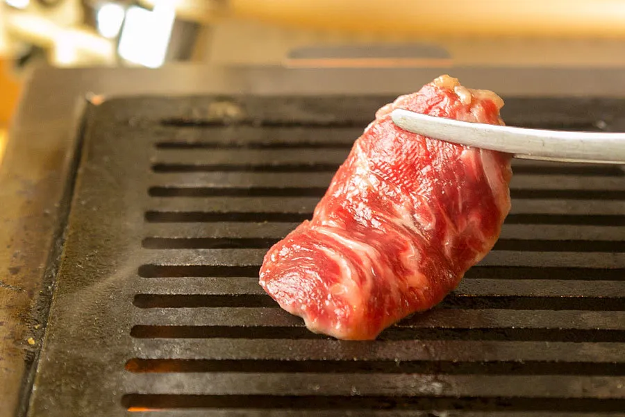 一人焼肉ってサイコー♪A5牛肉が1枚から注文OK！立ち食い焼肉専門店「治郎丸」で至福体験してきた