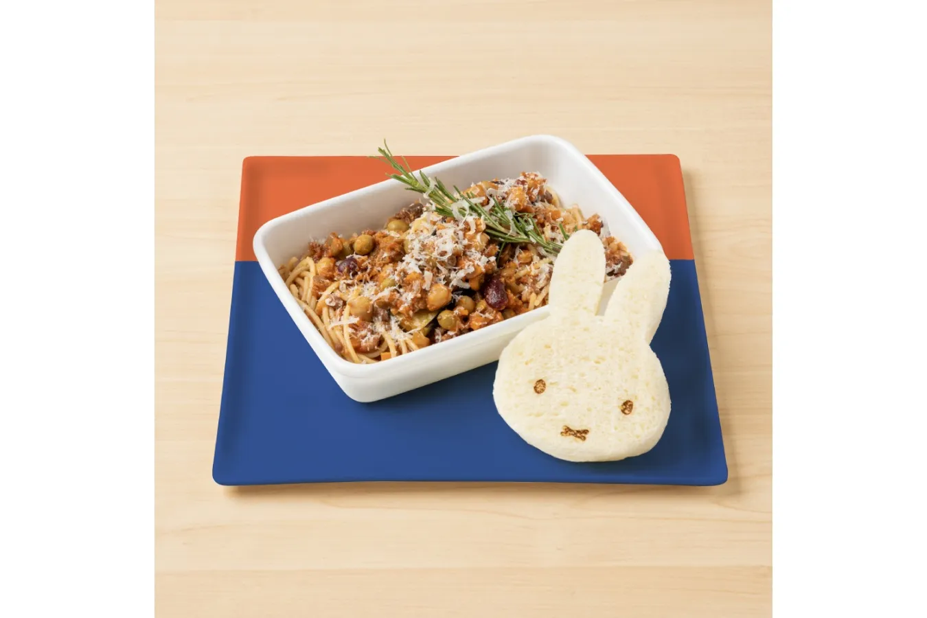 ▲「レンズ豆のボロネーゼパスタ」Illustrations Dick Bruna Ⓒ copyright Mercis bv,1953-2024　www.miffy.com