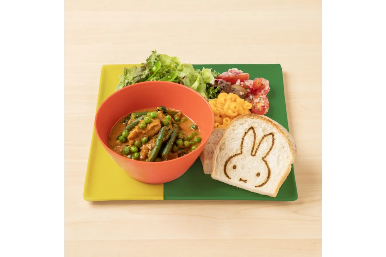 ▲「ほうれん草とチキンのカレー」Illustrations Dick Bruna Ⓒ copyright Mercis bv,1953-2024　www.miffy.com