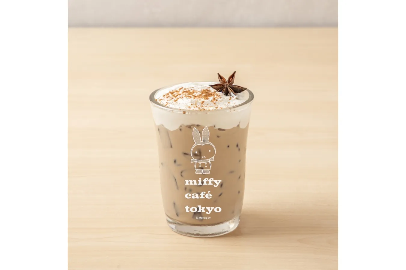 ▲「スパイスミルクティー（ice）」Illustrations Dick Bruna Ⓒ copyright Mercis bv,1953-2024　www.miffy.com