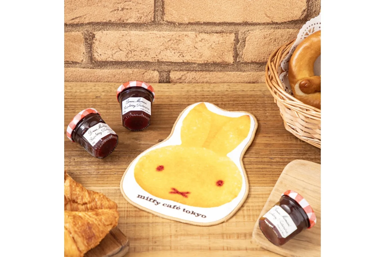 ▲「ダイカットタオル」Illustrations Dick Bruna Ⓒ copyright Mercis bv,1953-2024　www.miffy.com