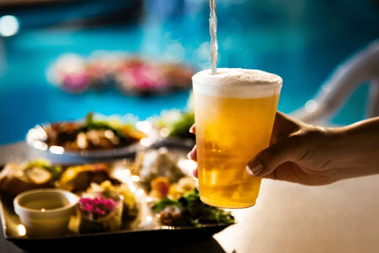 食べ飲み放題が時間無制限!千里阪急ホテル「プールサイドビアガーデン 2025」_2536978