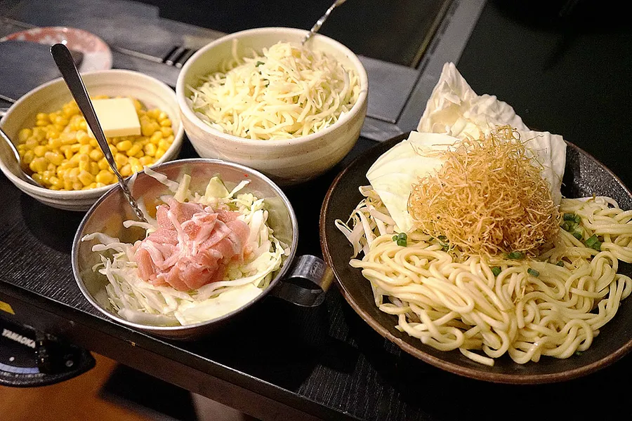 お好み焼き・もんじゃ食べ放題が2,500円！焼きうどん＆焼きそばも好きなだけ!!原宿「さくら亭」がコスパ最高