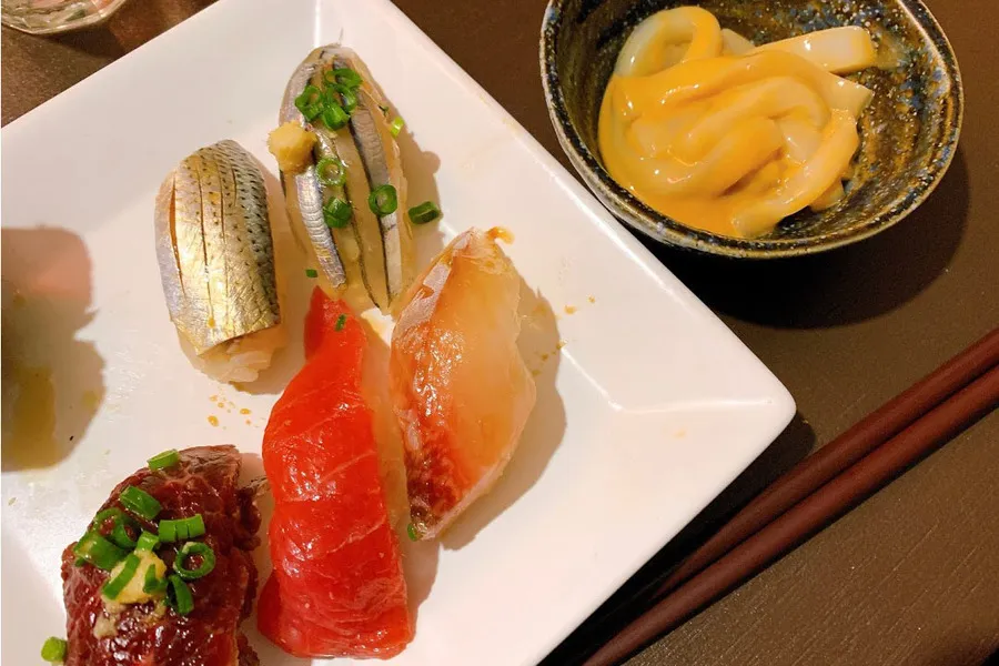 知る人ぞ知る「角打ち」で一人飲み！寿司も食べられる阿佐ヶ谷「酒ノみつや」へ