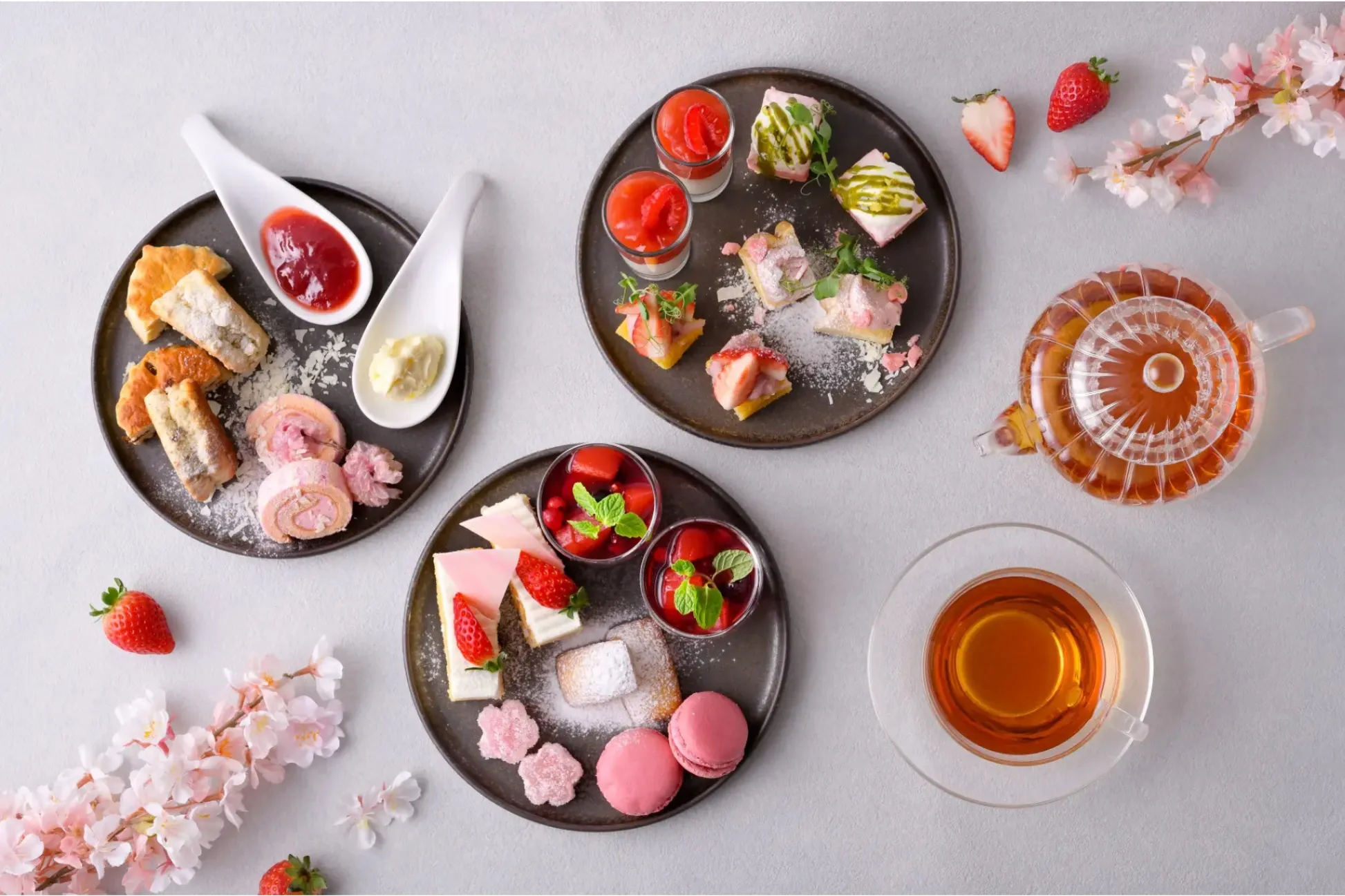 “いちご×桜”が楽しめる華やかな春アフタヌーンティー！都内のレストランより登場