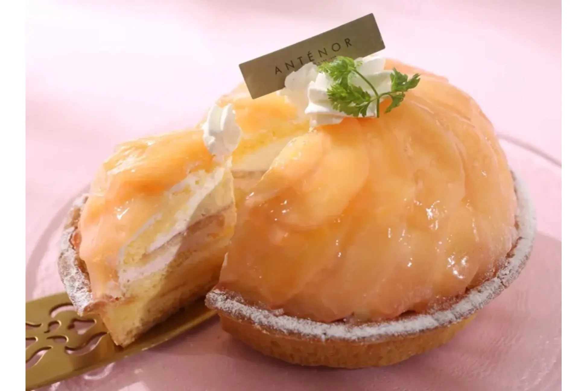 アンテノール】まるっと桃を楽しむケーキも！夏を味わう「桃フェスタ」開催