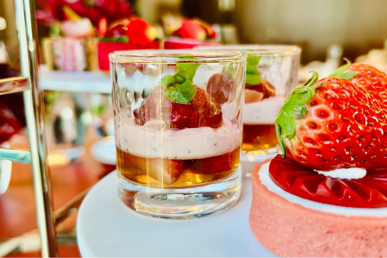 ▲コンソメゼリーの中にもいちごが！（撮影：レッツエンジョイ東京編集部）