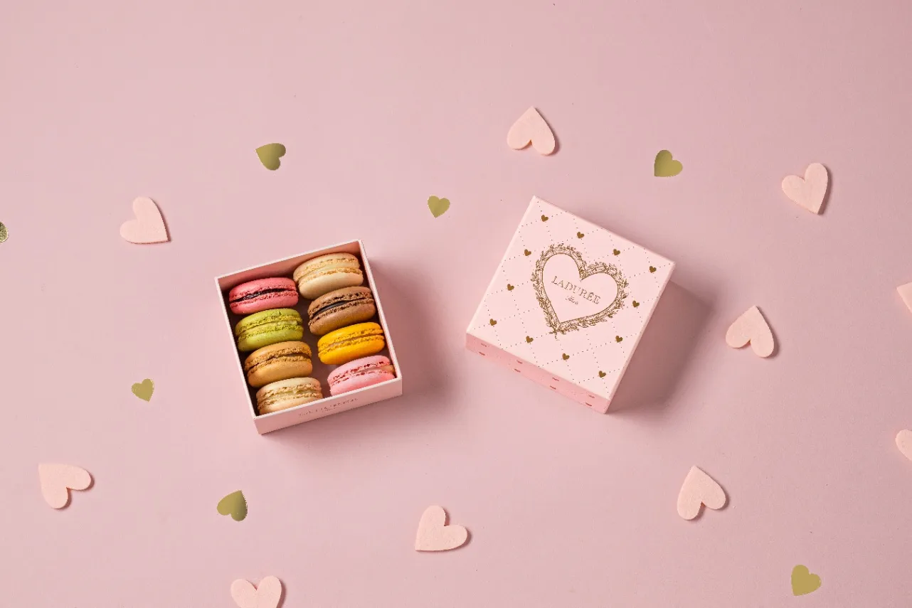 ラデュレ」のバレンタイン限定スイーツ！“ハート型”のマカロンボックスも