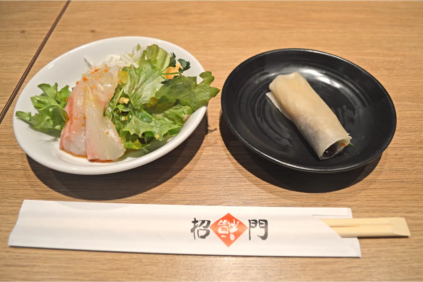 ▲食べ放題前のコースの前菜（左）と北京ダック（右）