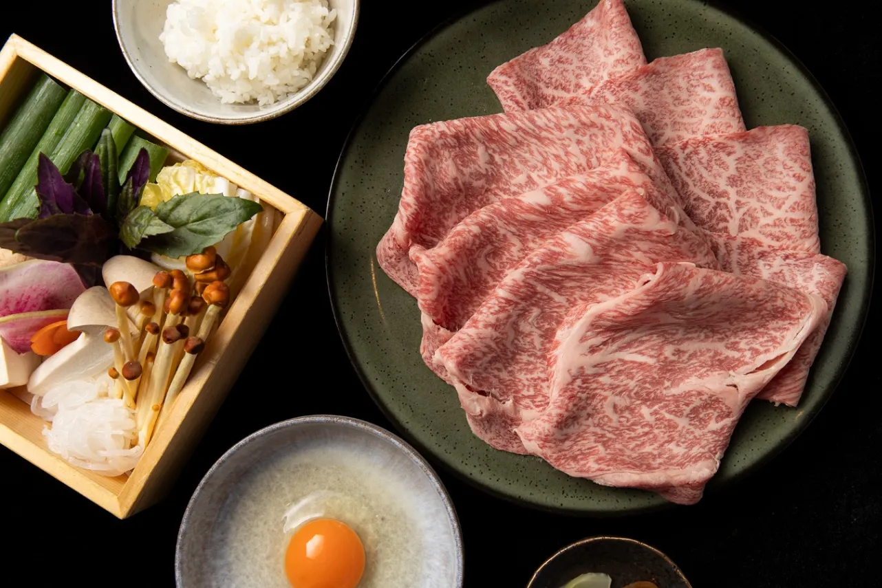 A5ランク和牛”を好きなだけ！「食べ放題 すき焼き十二天」広尾にオープン