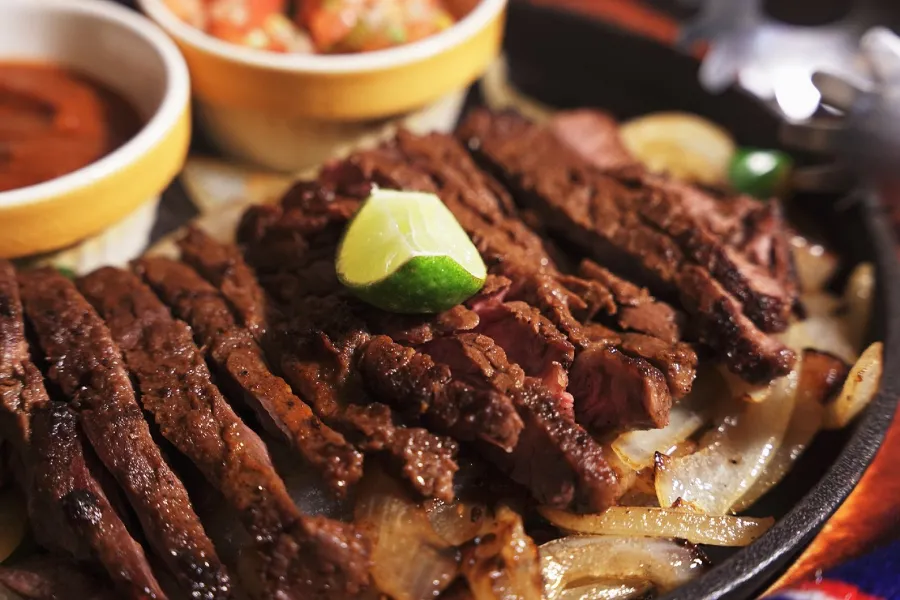 （PR）自由が丘で金沢の牛肉料理を味わおう！「自由が丘広小路会 イルミネーションwith金沢飲食フェア」開催