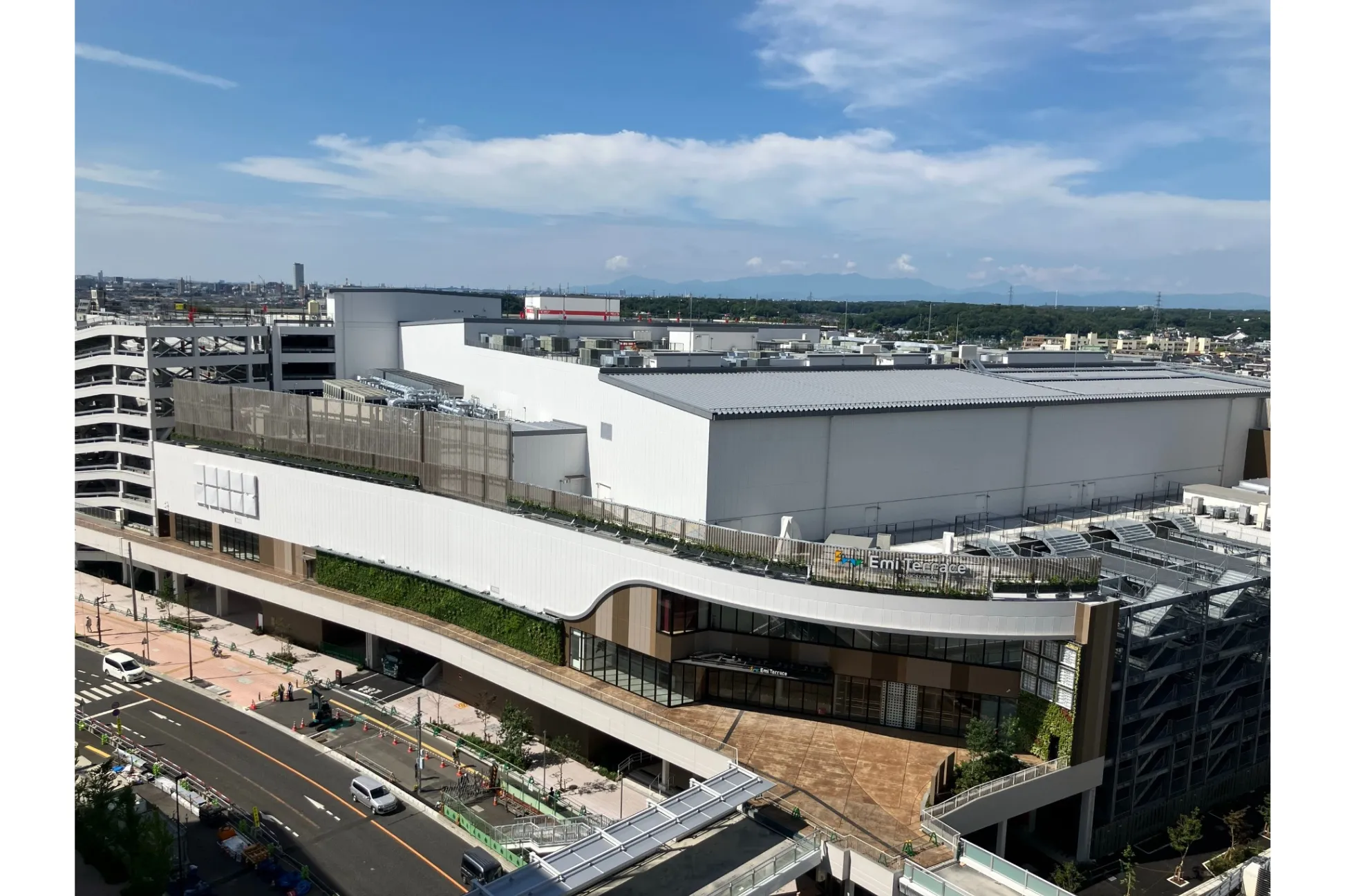 所沢駅西口に新商業施設「エミテラス所沢」誕生！埼玉初など全142店