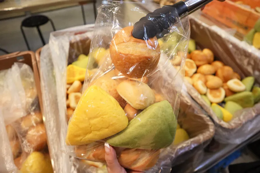 東京の「工場直売パン屋」3選！パン詰め放題に激安パンも
