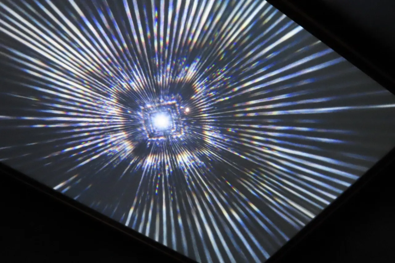 ▲エレベーター「TRANSITION POD」の天井映像