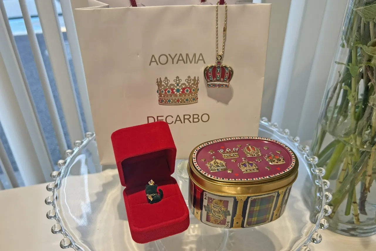 ▲青山デカーボ「ネコのトランプ缶」（撮影：レッツエンジョイ東京編集部）