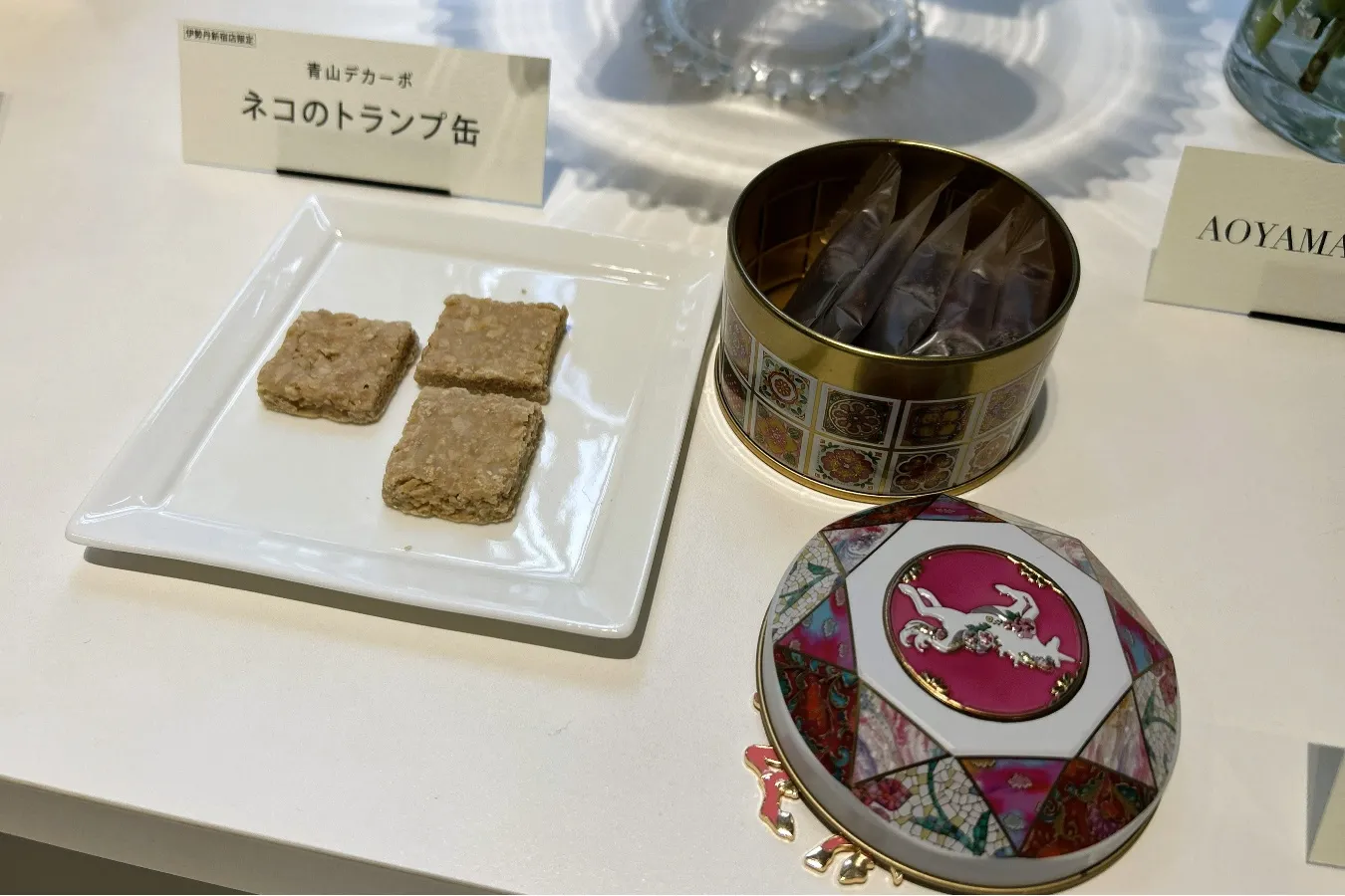 ▲中には「ジャンドゥーヤのホワイトショコラ」が！（撮影：レッツエンジョイ東京編集部）
