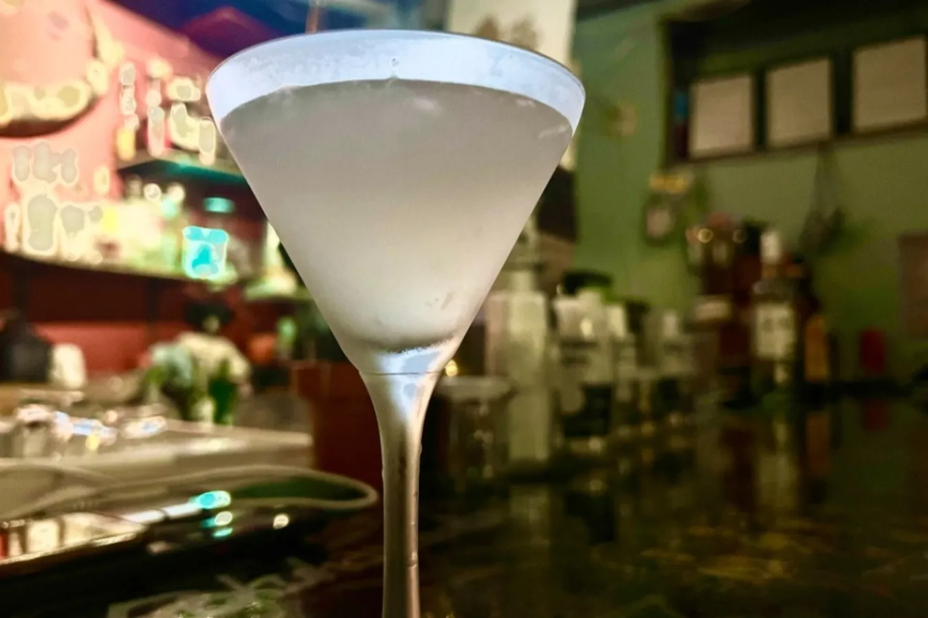 ▲「バラライカ」(800円)ウォッカベースにレモンの酸味、ちょっと強めのカクテル
