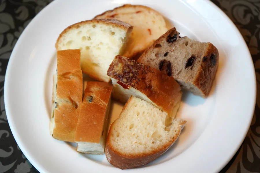 【霞ヶ関】「バルバラマーケットプレイス」のパン食べ放題ランチ